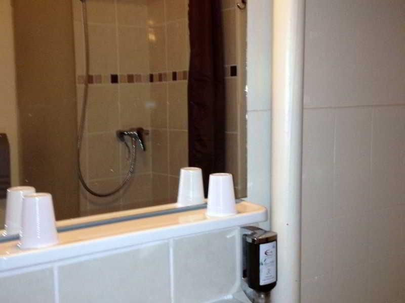 Hotel Vieille Tour Руан Екстериор снимка