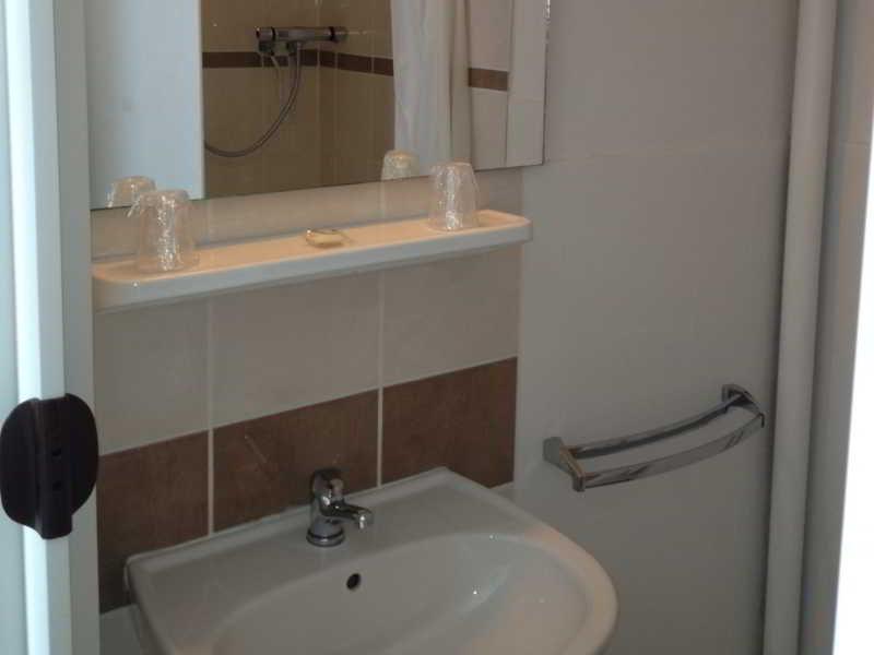 Hotel Vieille Tour Руан Екстериор снимка